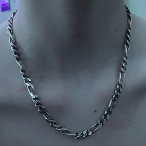 - 925 Figaro chain
